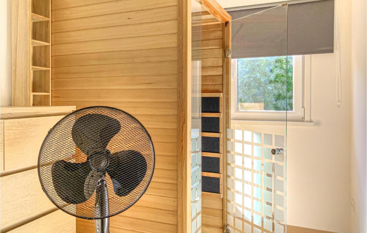 Cozy Home In Heinkenszand With Sauna Extérieur photo