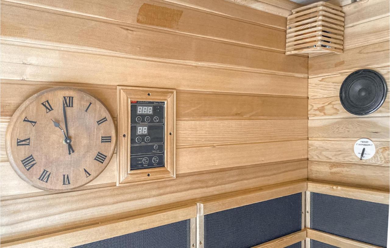 Cozy Home In Heinkenszand With Sauna Extérieur photo